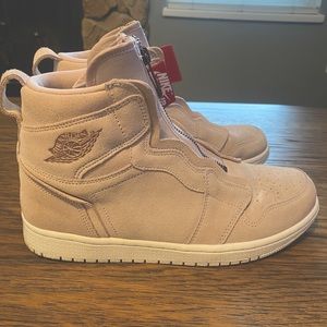 WMNS Air Jordan high zip “partical beige”
